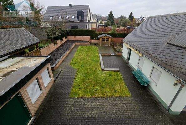  Blick vom Balkon, rechts Garage/Anbau Wohnung