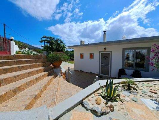 MIT VIDEO: Charmanter, renovierter Bungalow zum Verkauf in Drapanos, Apokoronas