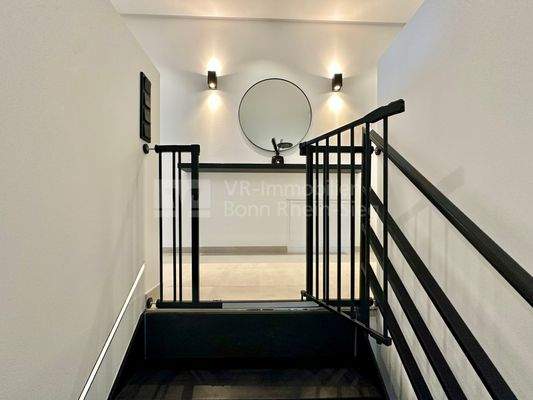 Aufgang mit indirekter Beleuchtung 