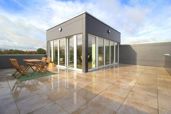 Außenansicht und Dachterrasse