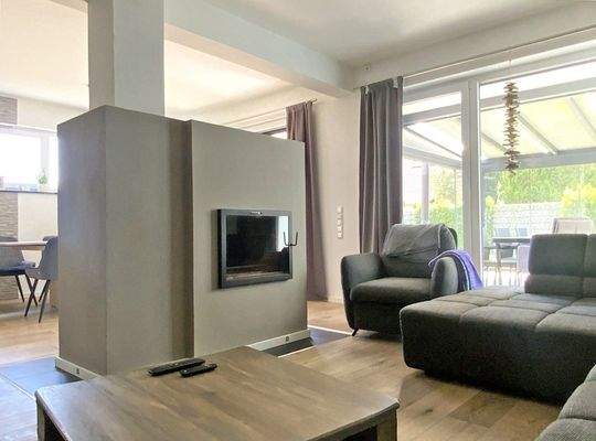 Wohnzimmer mit Blick Richtung Essbereich