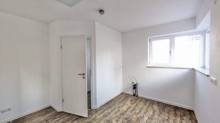 Küche mit Speisekammer