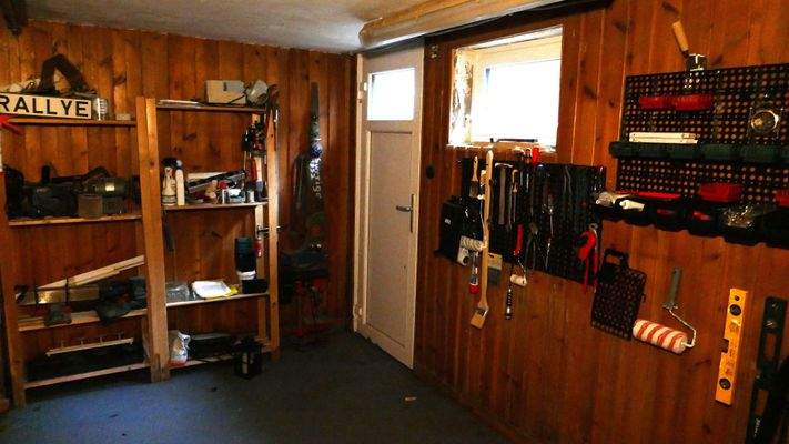 Werkstatt mit Ausgang zum Hof