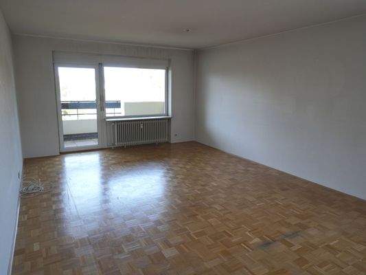 Wohnzimmer Blickrichtung Balkon