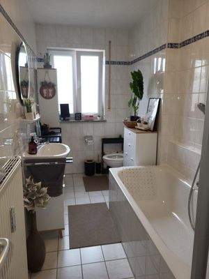 Bad mit Wanne und Dusche