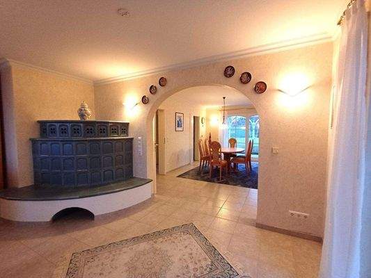 Blick vom Wohnzimmer ins Esszimmer