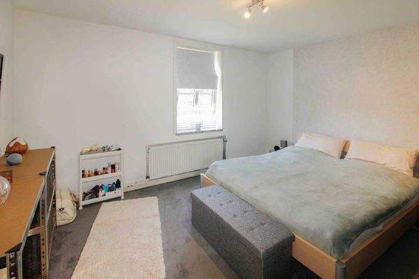 Schlafzimmer E.G. links