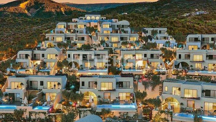 Real Estate with Private Pools and Sea Views in Girne