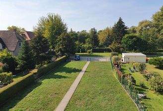 Garten und Stellplatz