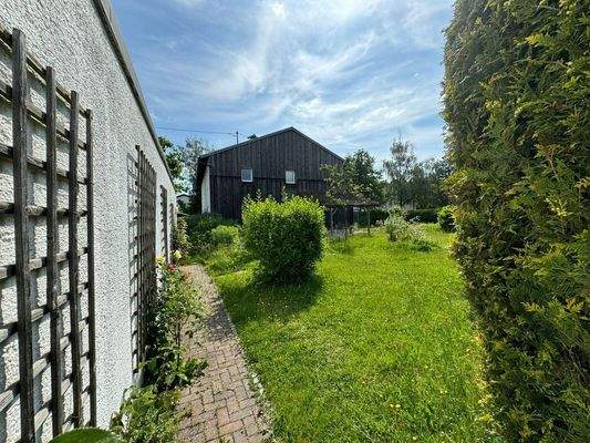 Weg von der Garage zum Haus