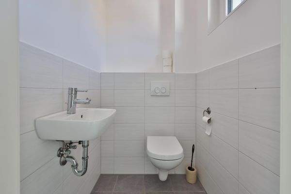 Gäste WC eines leerstehenden Hauses