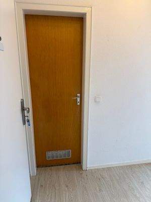 Eingangsbereich mit Zugang zum Bad