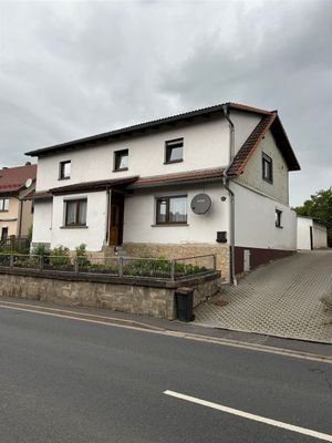 Einfamilienhaus mit Garage 