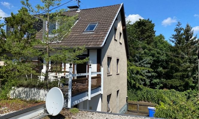 Rückansicht mit Dachterrasse