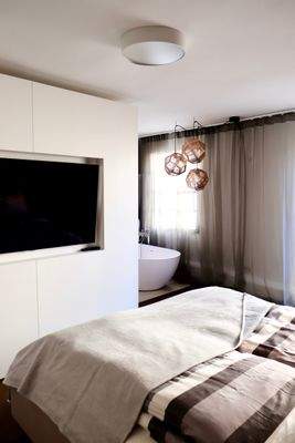 Schlafzimmer / Bedroom