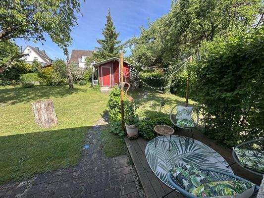 Blick zum Gartenhaus