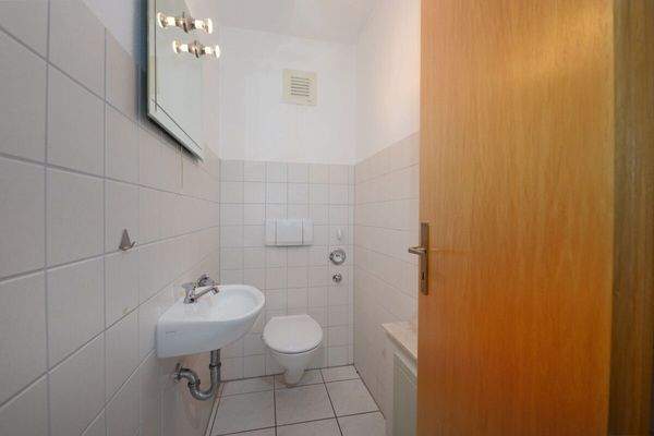 Sep. WC EG Wohnung links