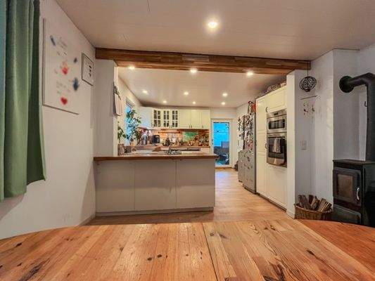 Küche - Blick vom Essbereich