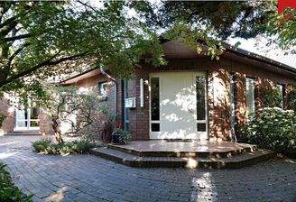 Zentraler Bungalow mitten im Grünen