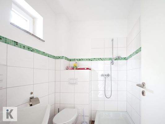Bad mit Dusche UG