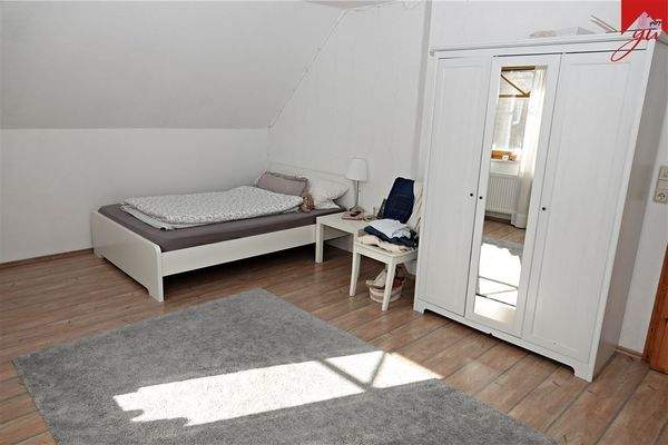 Zimmer II im Obergeschoss  Bild II