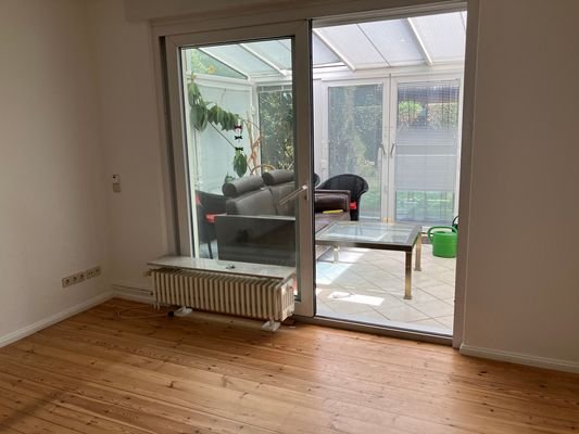 Blick vom Wohnzimmer zum Wintergarten