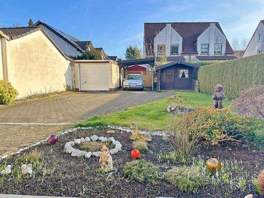 Ca. 384 m² pflegeleichtes Grundstück.