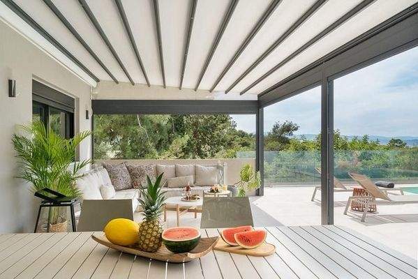 Kreta, Chania: Luxuriöse Villa mit Meerblick und Gästestudio in Agios Matthaios zu verkaufen