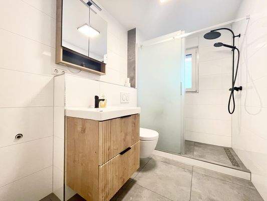 Modernes Tageslichtbad