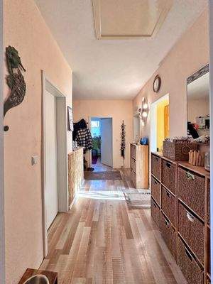 Flur mit Blich zum Arbeitszimmer