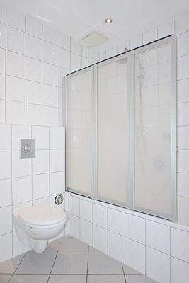 Bad mit Wanne (innenliegend)