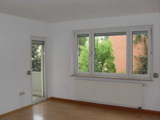 Wohnzimmer mit Ostbalkon