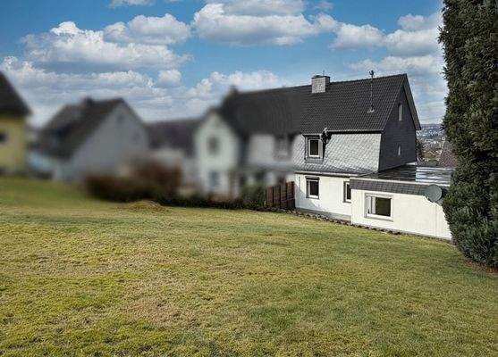 Rückansicht + Grundstück