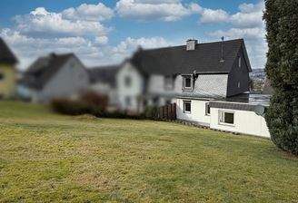 Rückansicht + Grundstück