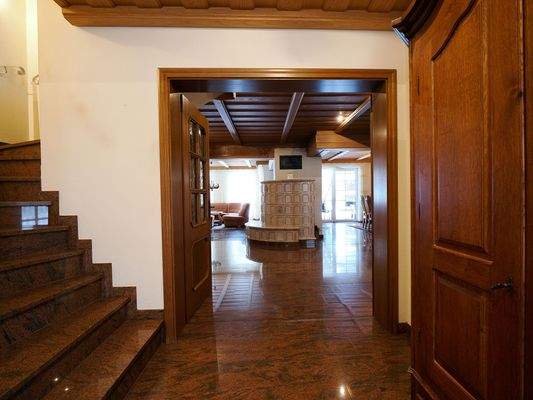 Eingangsbereich mit Treppe ins Dachgeschoss