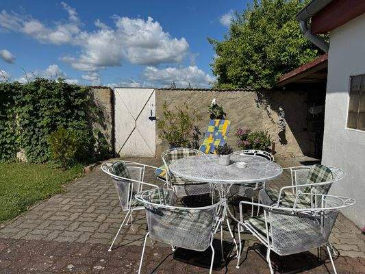 Terrasse am Nebengebäude