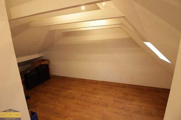 großer Raum im Spitzboden