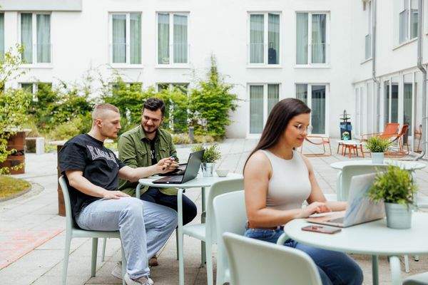 THE FIZZ Hannover Courtyard 9.jpg