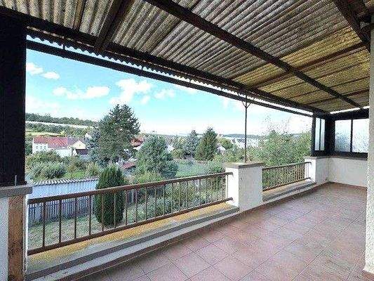 Herrlicher Ausblick-überdachte Veranda