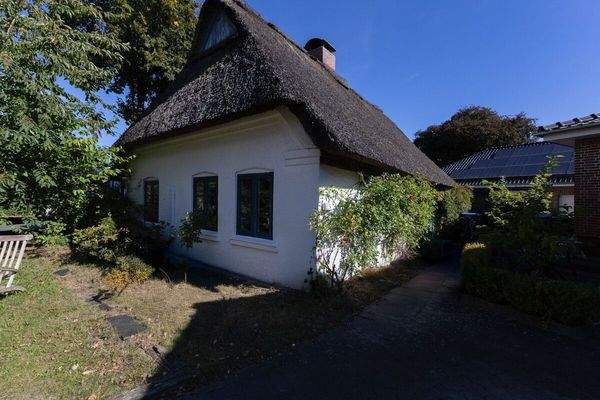 Hausansicht Gartenseite schräg