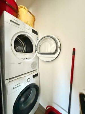 Abstellraum mit Waschmaschine/ Trockner 