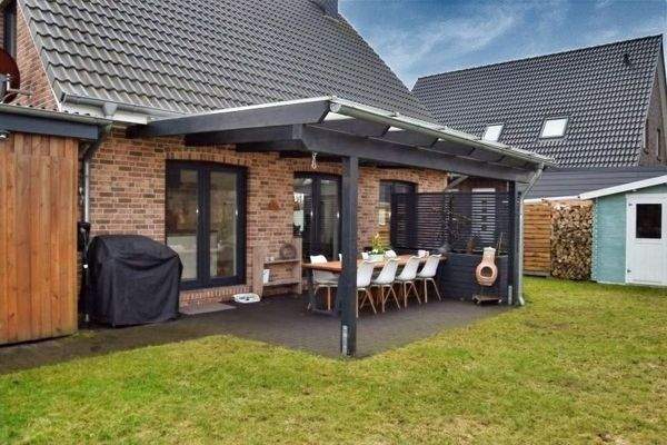 Einladende überdachte Terrasse