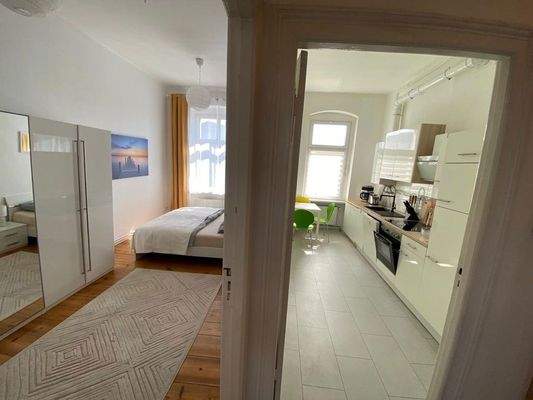 Einblick Schlafzimmer u.Küche