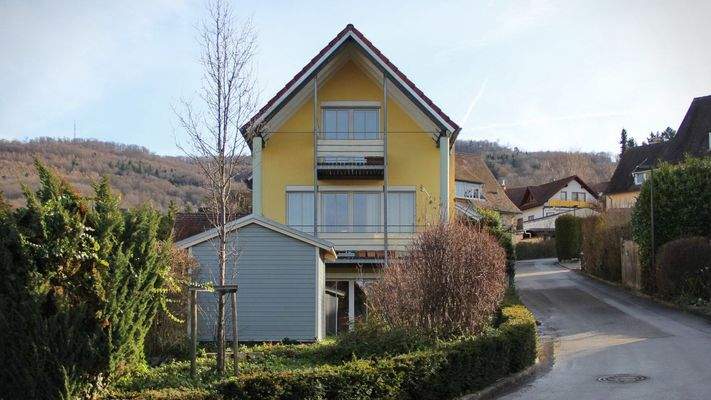 Die beiden Balkone sowie eine der Terrassen sind nach Westen ausgerichtet