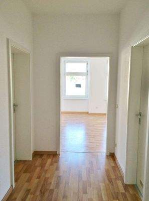 Flur mit Blick zum Wohnzimmer