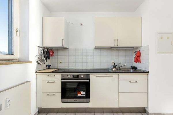 mit kleiner Einbauküche