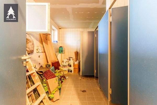 Abstellraum WCs ehemals Schule 