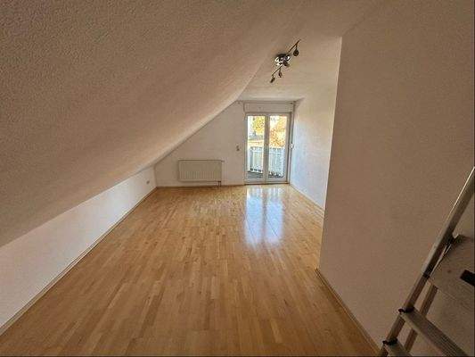 Schlafzimmer im Dachgeschoss mit Balkon