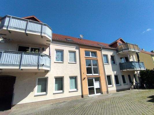 3 Gebäudeansicht Hof Neubau.jpg