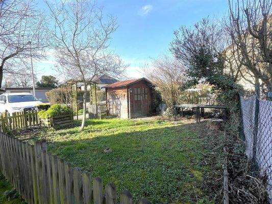 Gartenanteil vor dem Kfz-Stellplatz